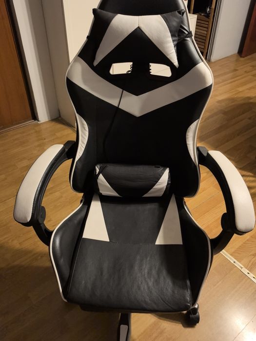 Fotel gemingowy biało czarny