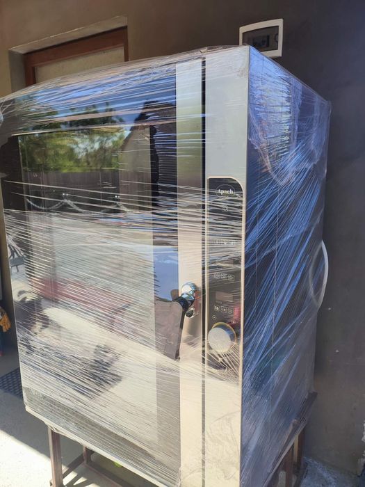 Пароконвектомат у гарному стані.