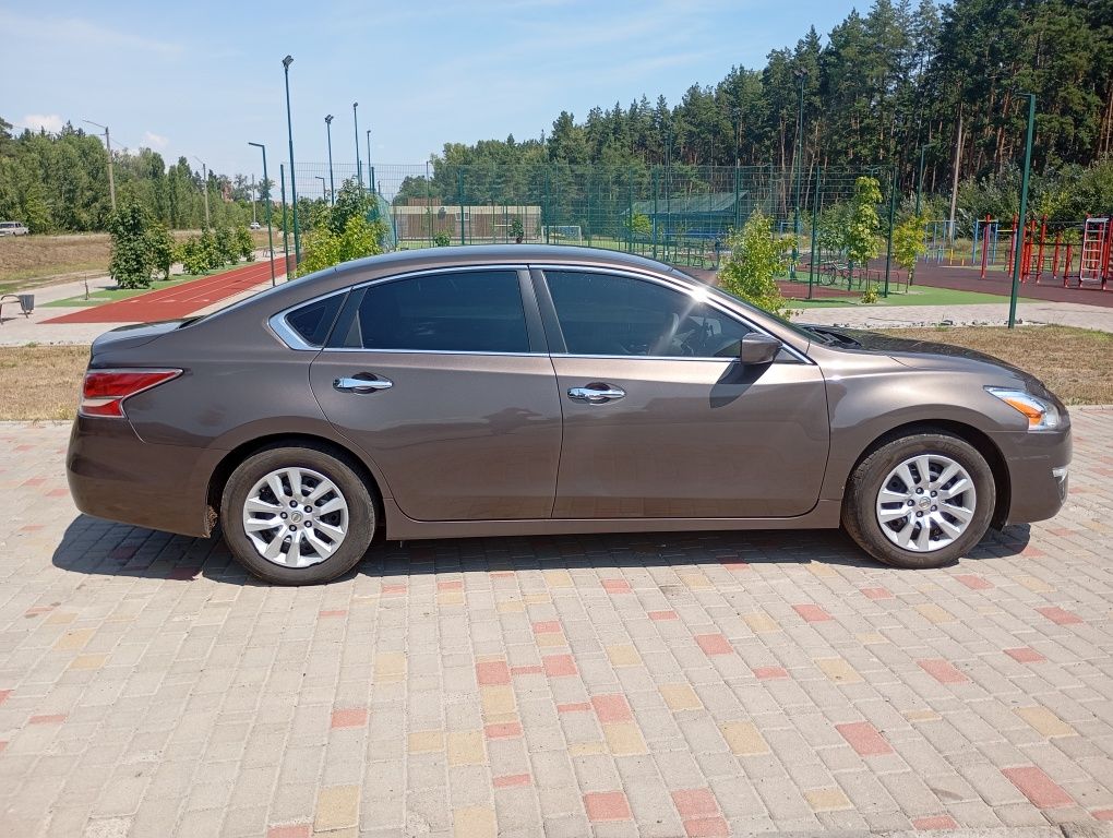 Авто Nissan Altima 2013