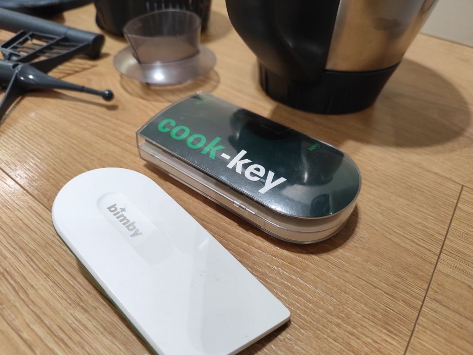 Bimby TM5 com copo duplo, cook-key e saco original