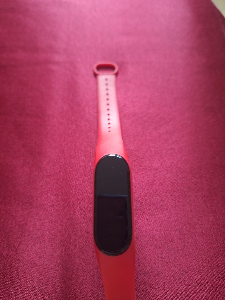 Фитнес браслет LED Earth Watch.
