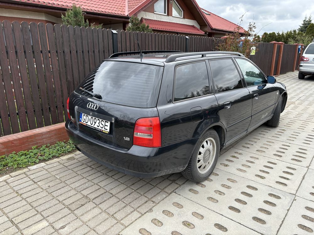 Audi A4 B5 2000 polift - Uszkodzony