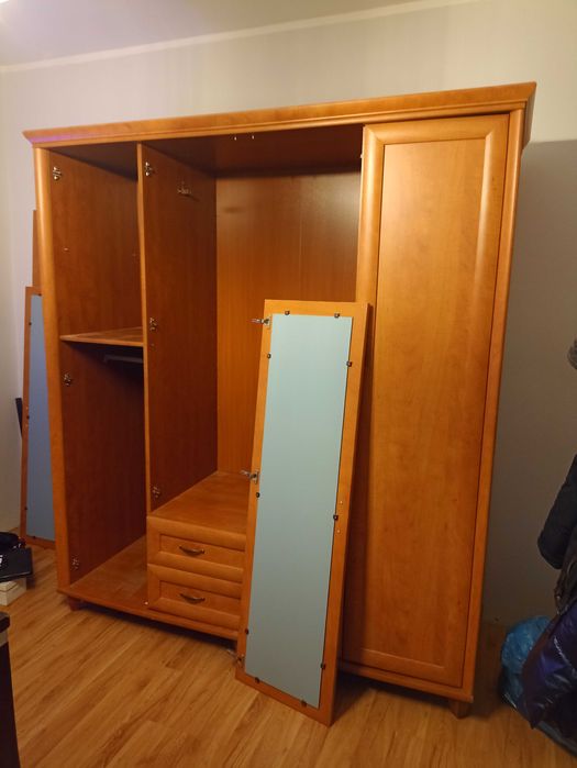 Duża szafa z szufladami