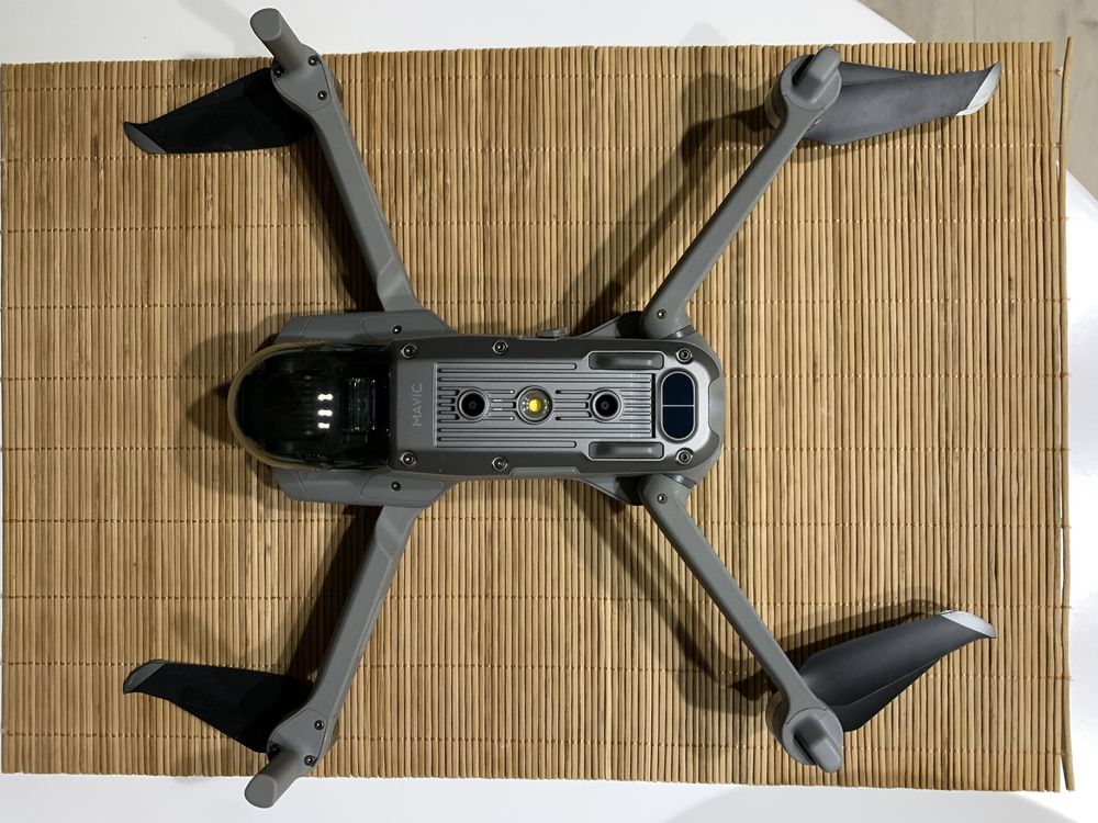 Квадрокоптер, дрон, DJI Mavic Air 2 Fly More Combo