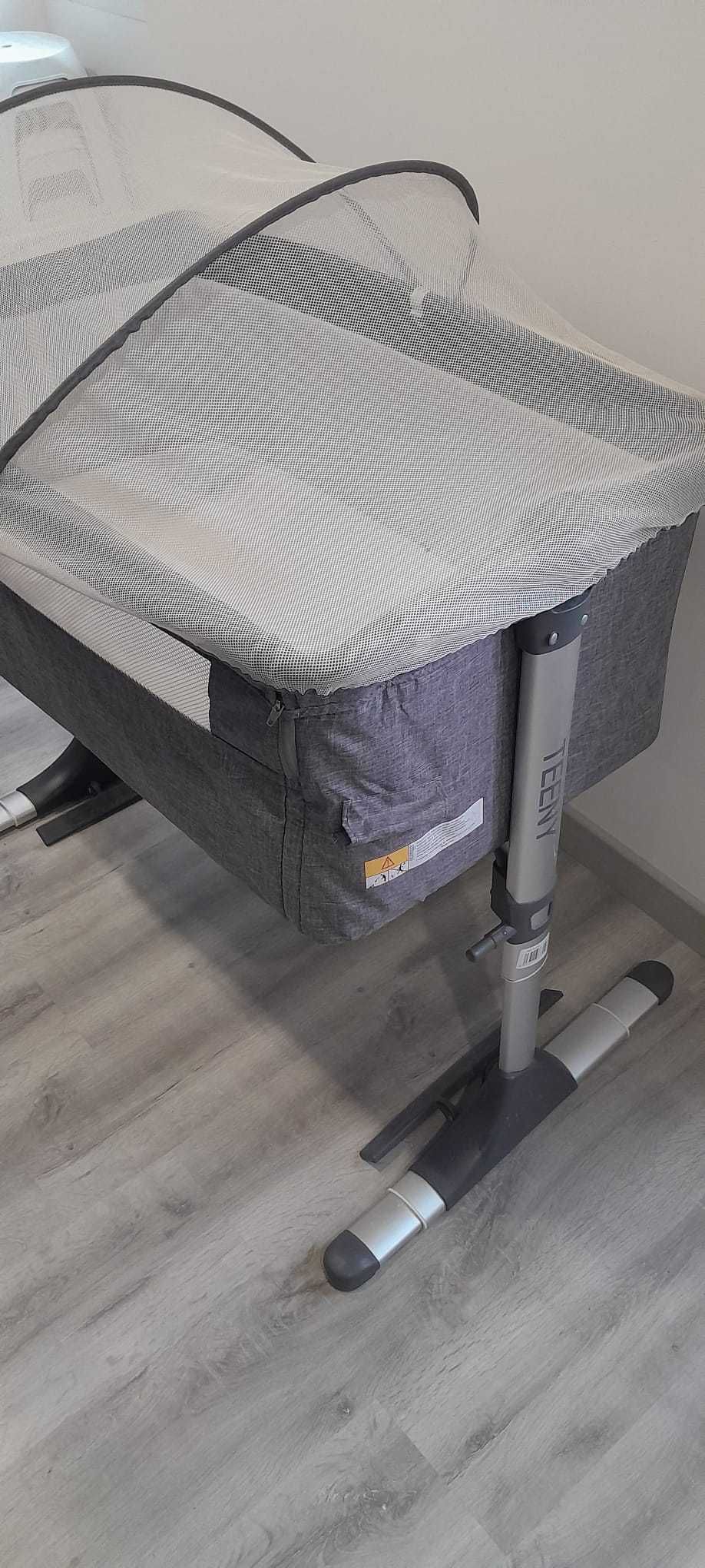 Cama de bebé com mosqueteira