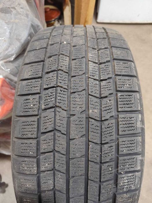 235/45r18 dunlop graspic зимова