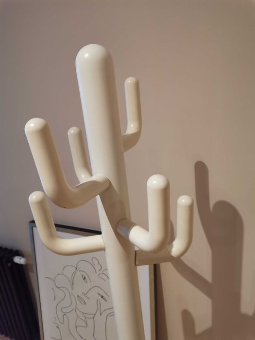 Biały matowy wieszak Cactus Kare Design