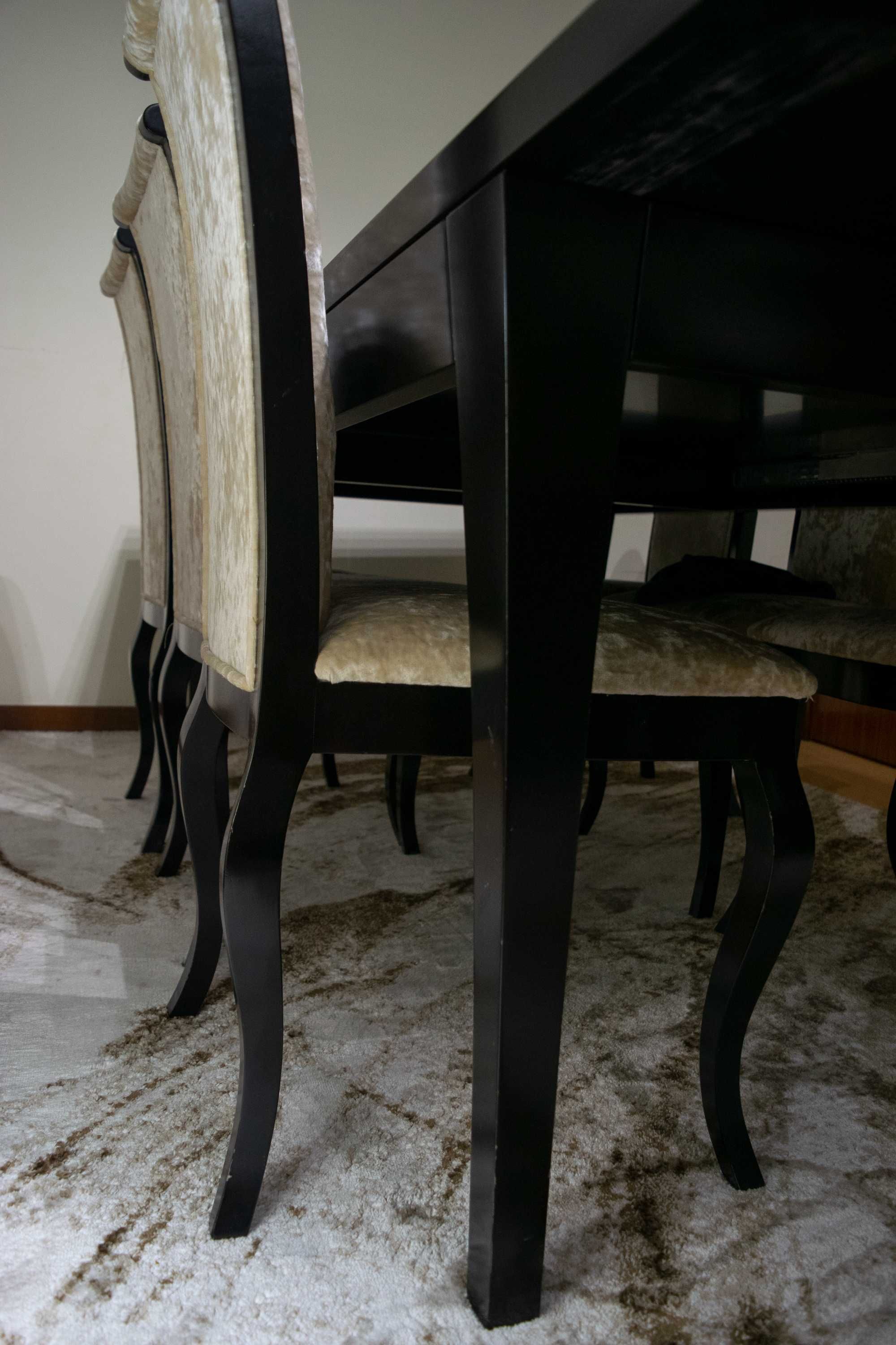 Mesa de Sala Extensível com 6 Cadeiras – Lacado Preto