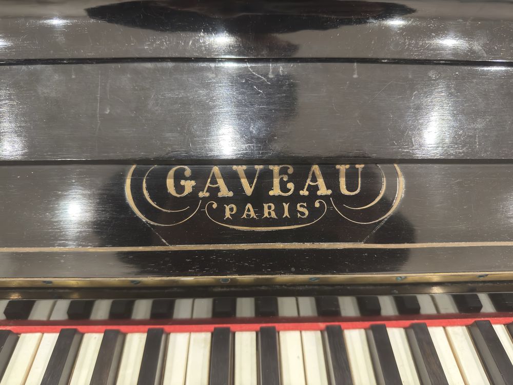 Piano vertical Gaveau