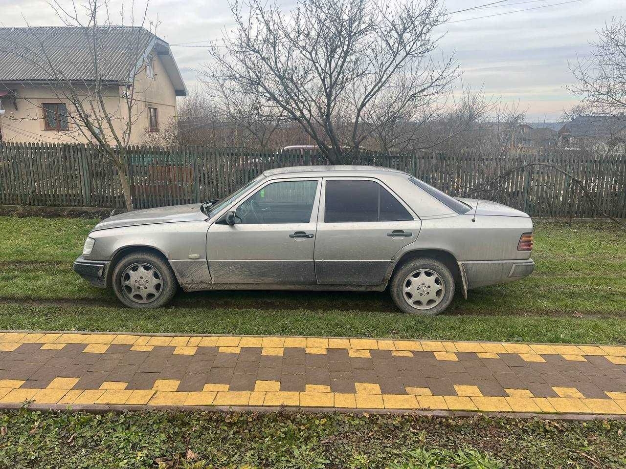 Mercedes-Benz E-Class W124 1986