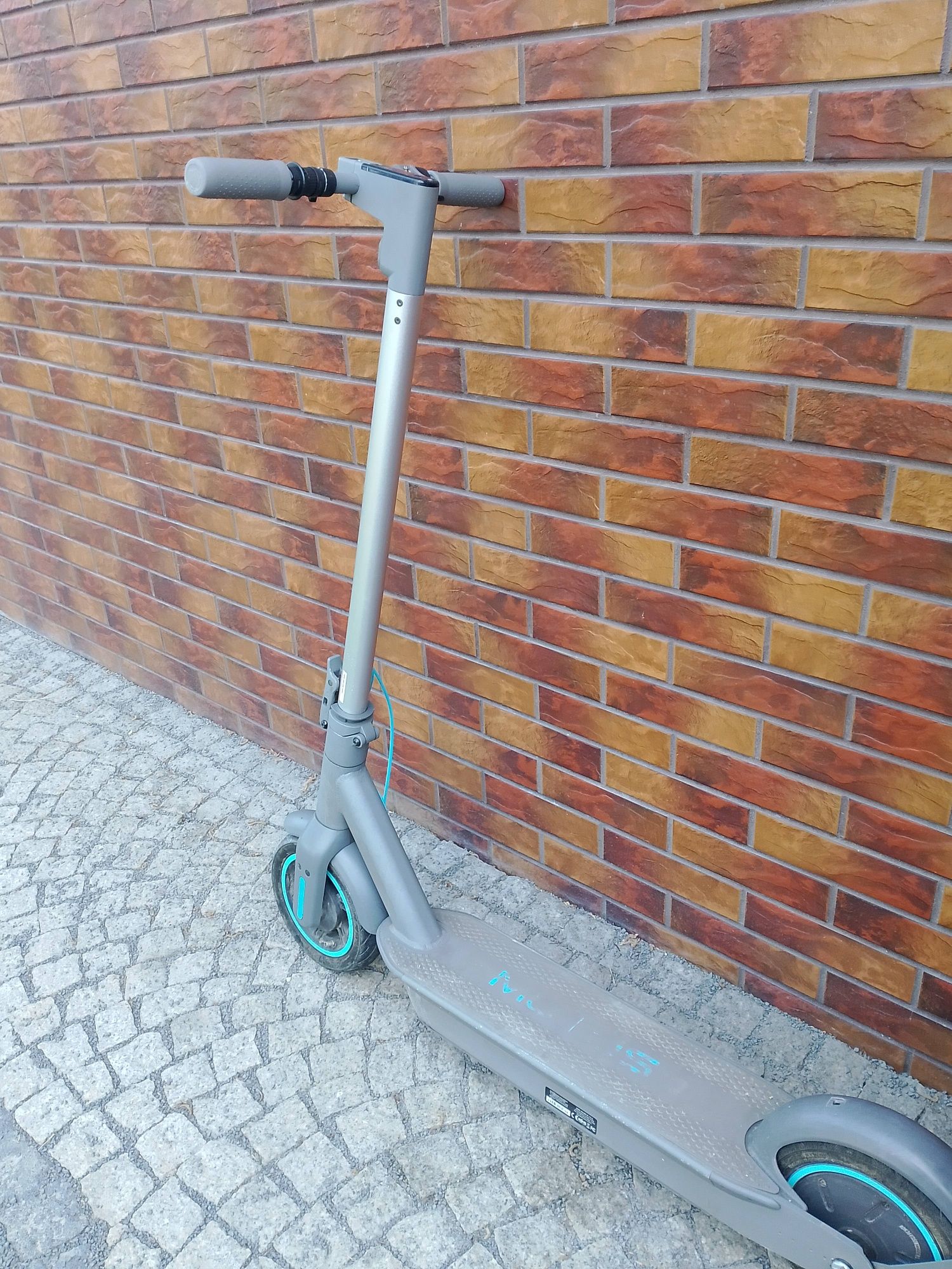 Hulajnoga elektryczna motus