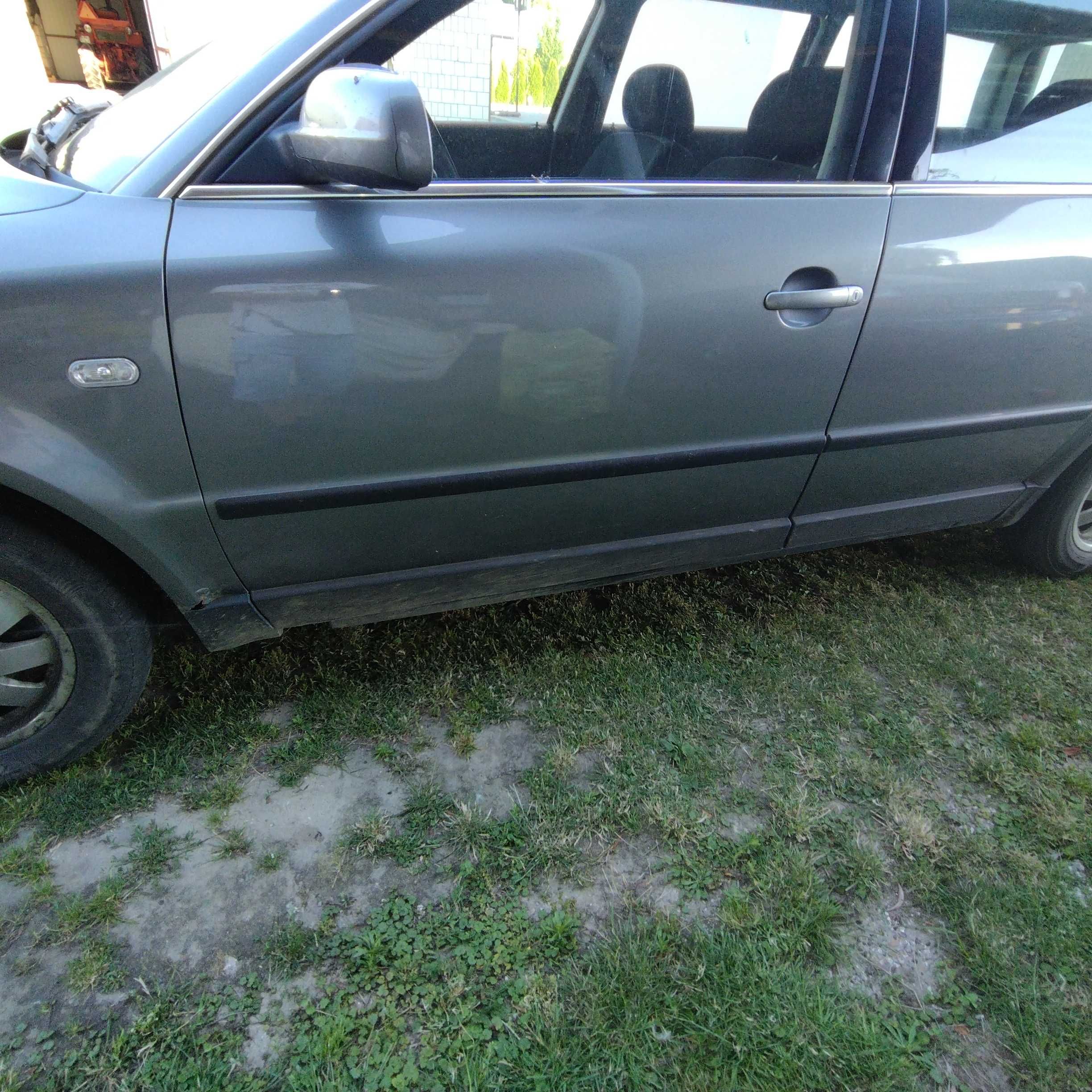 drzwi klamka zawias tapicerka uchwyt  passat b5 fl LD7W