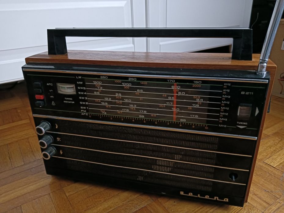 Radio Selena B211