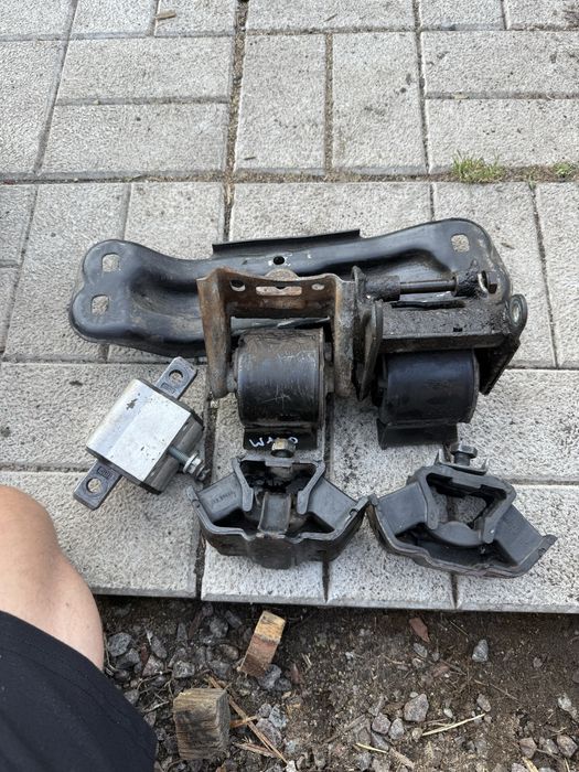 Подушки двигуна мерседес w190-124-140-210-202 мерседес