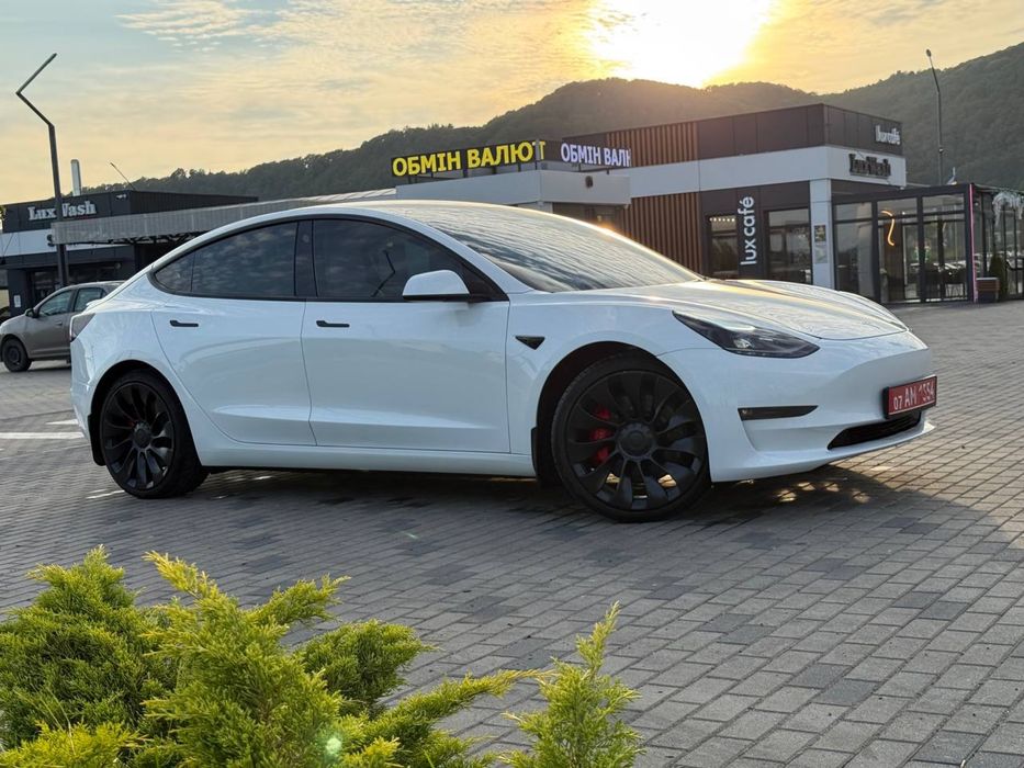 Розборка Tesla S/3/X/Y в місті Хуст. Знайдемо всі запчастини.
