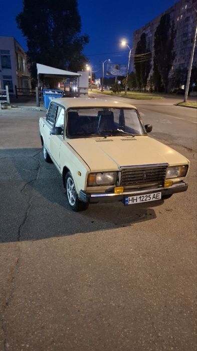 ВАЗ 2107 жигули.