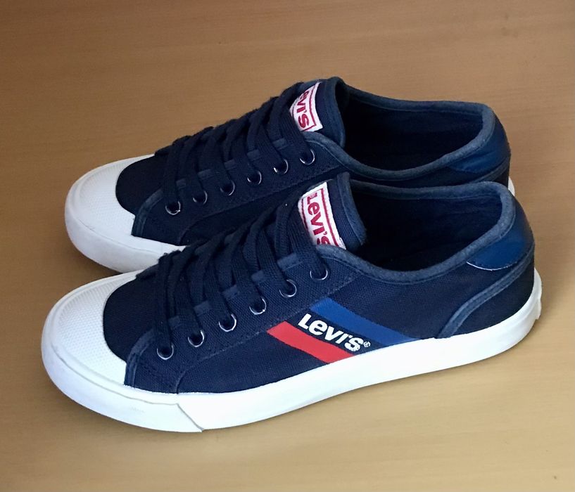 Кеди (37р) LEVIS  класні