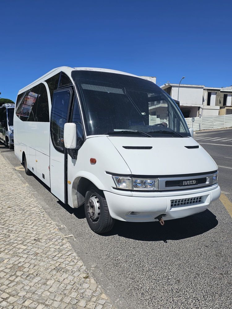 Vendo minibus 27+1+1