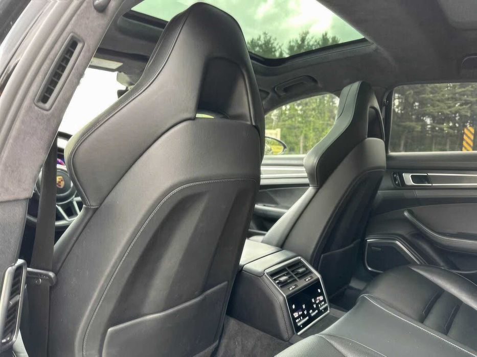 Porsche Panamera GTS      2020