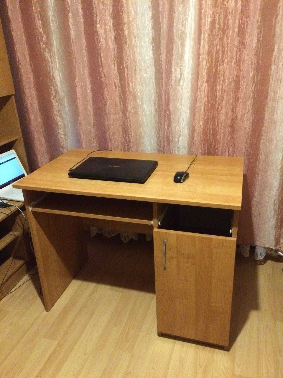 biurko z szafką i szufladą
