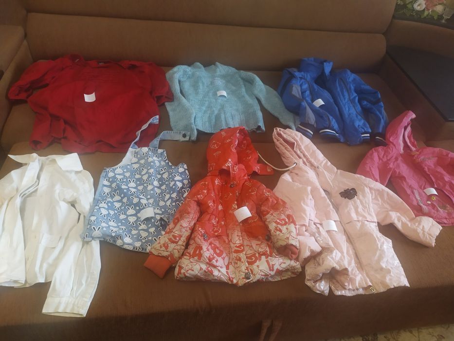 Продам куртку детскую.