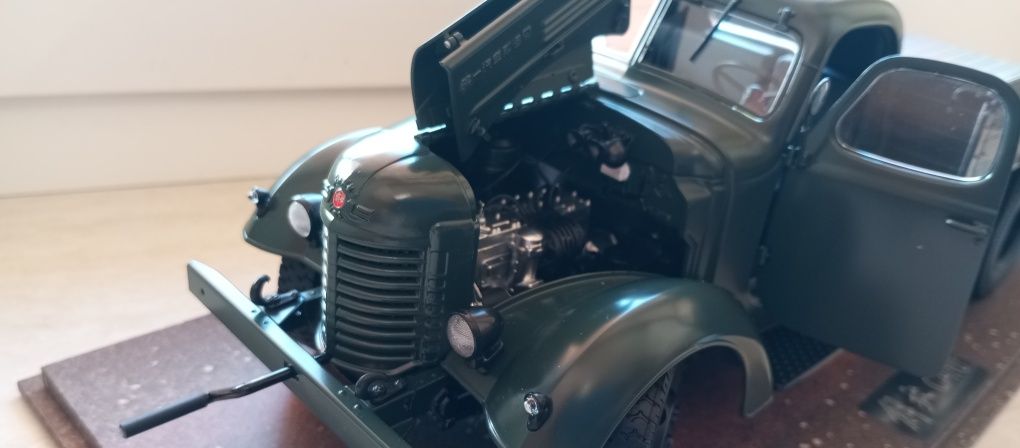 1:18 модель мінінаватажувача ,вантажівка ЗИС  - 150