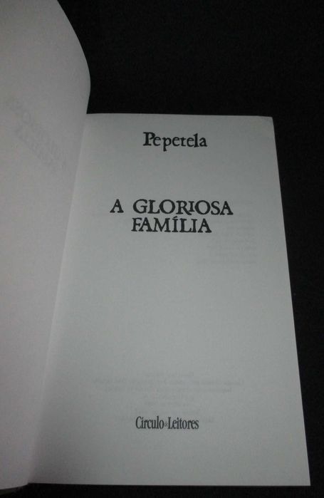 Livro A Gloriosa Família Pepetela