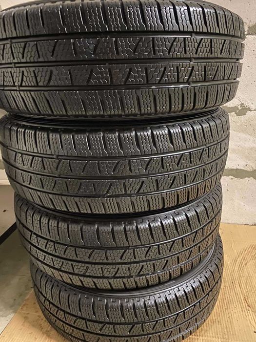 Зимові шини 215/60/17с Pirelli Carrier Winter 8мм.Є інші розміри.Склад