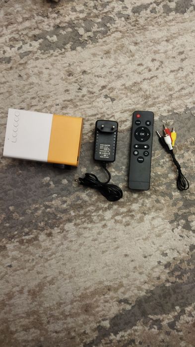 Проектор LED на стіну