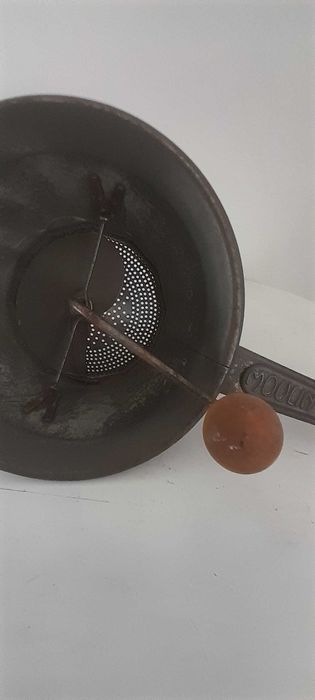 Passe-vite de legumes muito antigo - Origem França