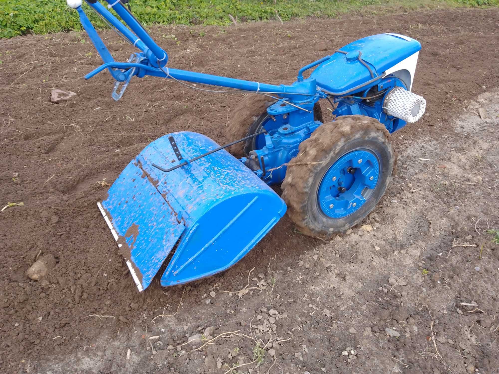 Traktor ogrodowy dzik Staub