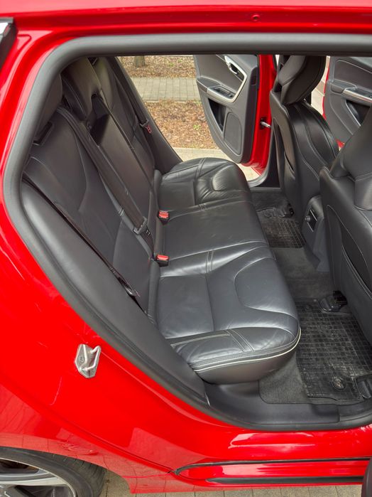 Volvo V60 1.6 T4 180kM R-design manual