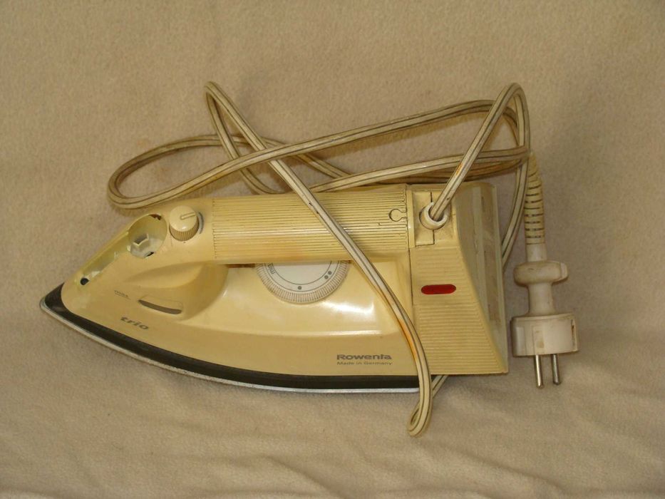 продам утюг ГЕРМАНИЯ  ROWENTA 1300 ватт с терморегулятором Б\У идеальн