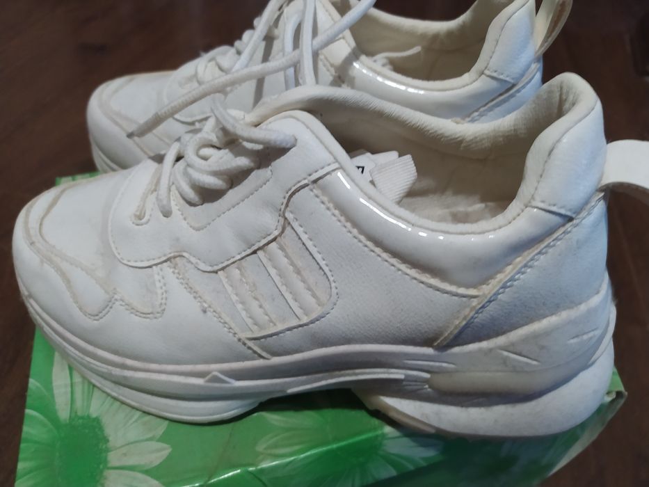 Кроссовки  36 размер