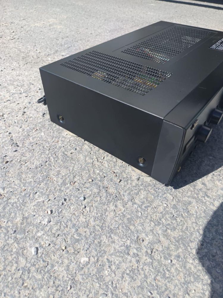 wzmacniacz marki JVC model AX-R5.