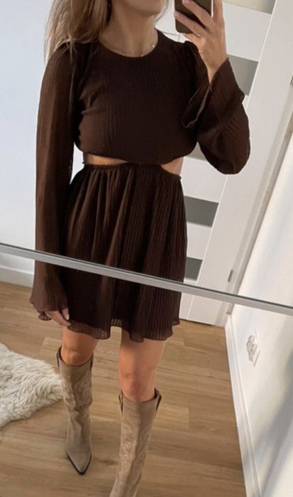 Sukienka z wycięciem cut out plisowana gołe plecy w stylu boho L 40