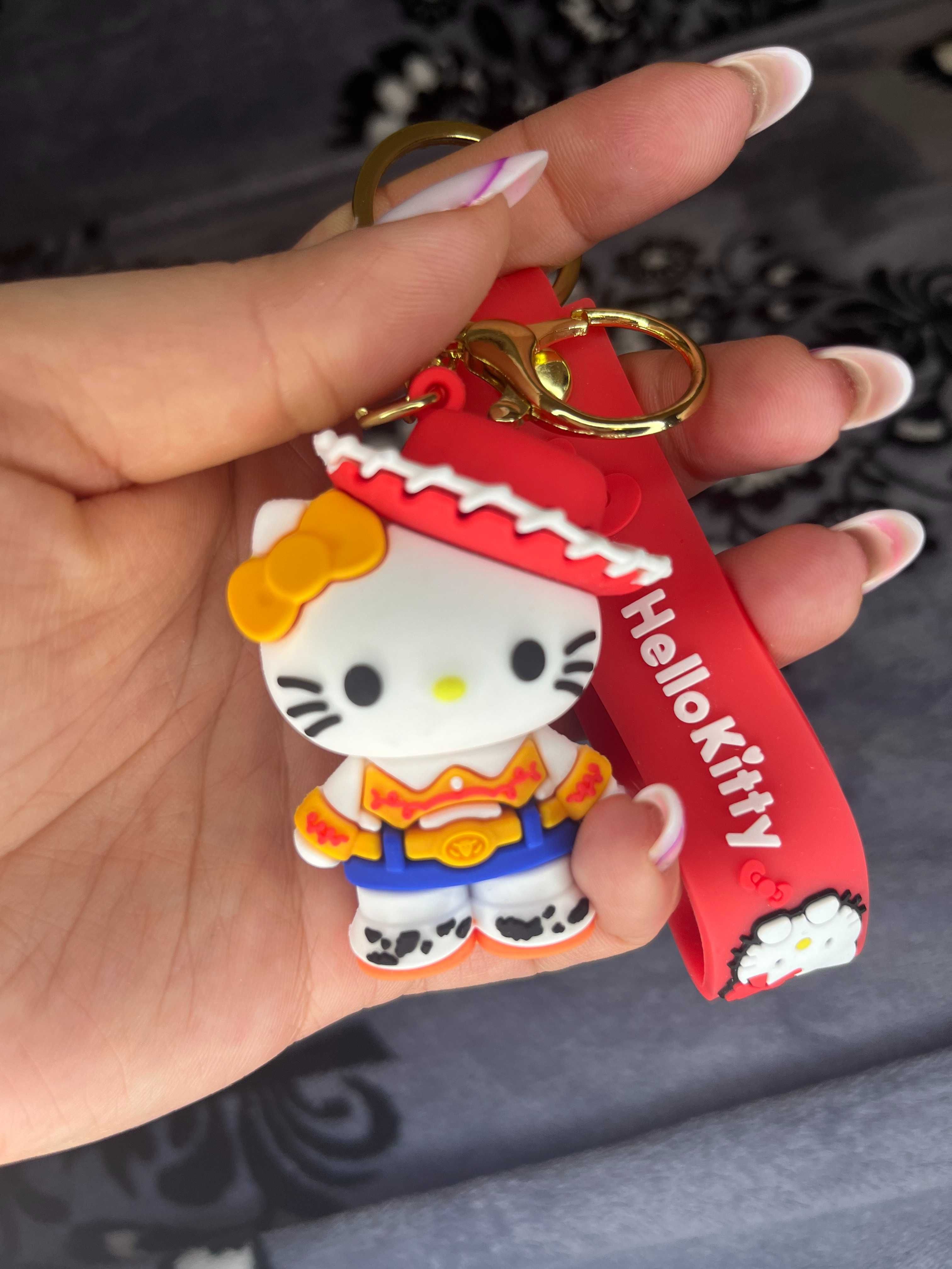 Breloczek Hello Kitty w stylu country