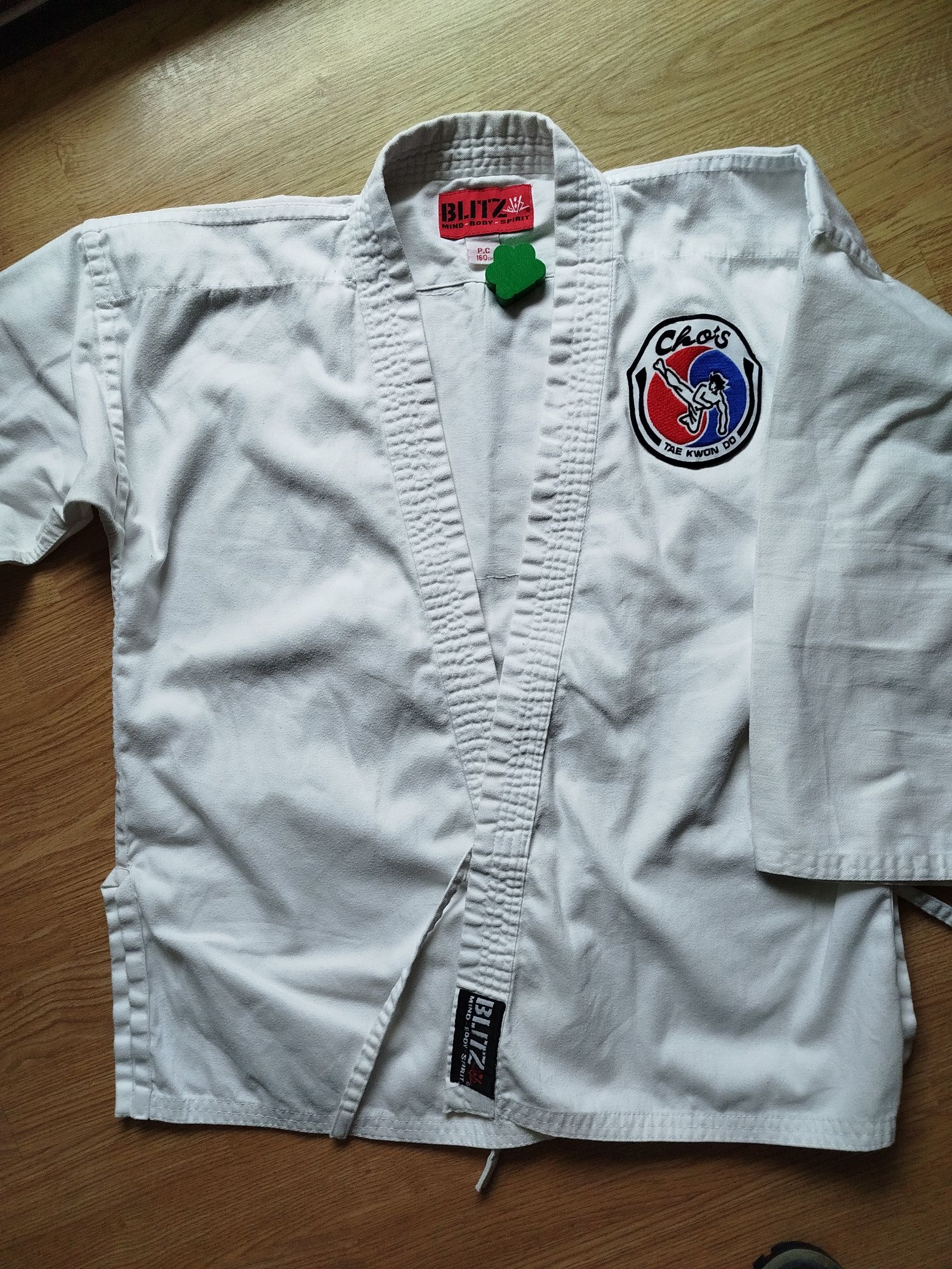 BLITZ biała bluza do sportów na przykład karate rozmiar 160 cm
