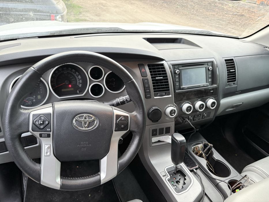 Toyota Sequoia stan bardzo dobry