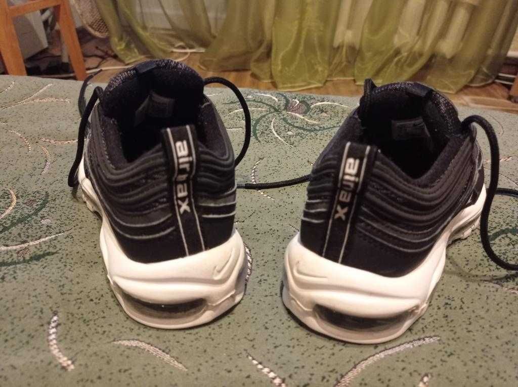 Кроссовки NIKE AIR MAX (оригинал) фирменные размер-38 стелька- 24 см.
