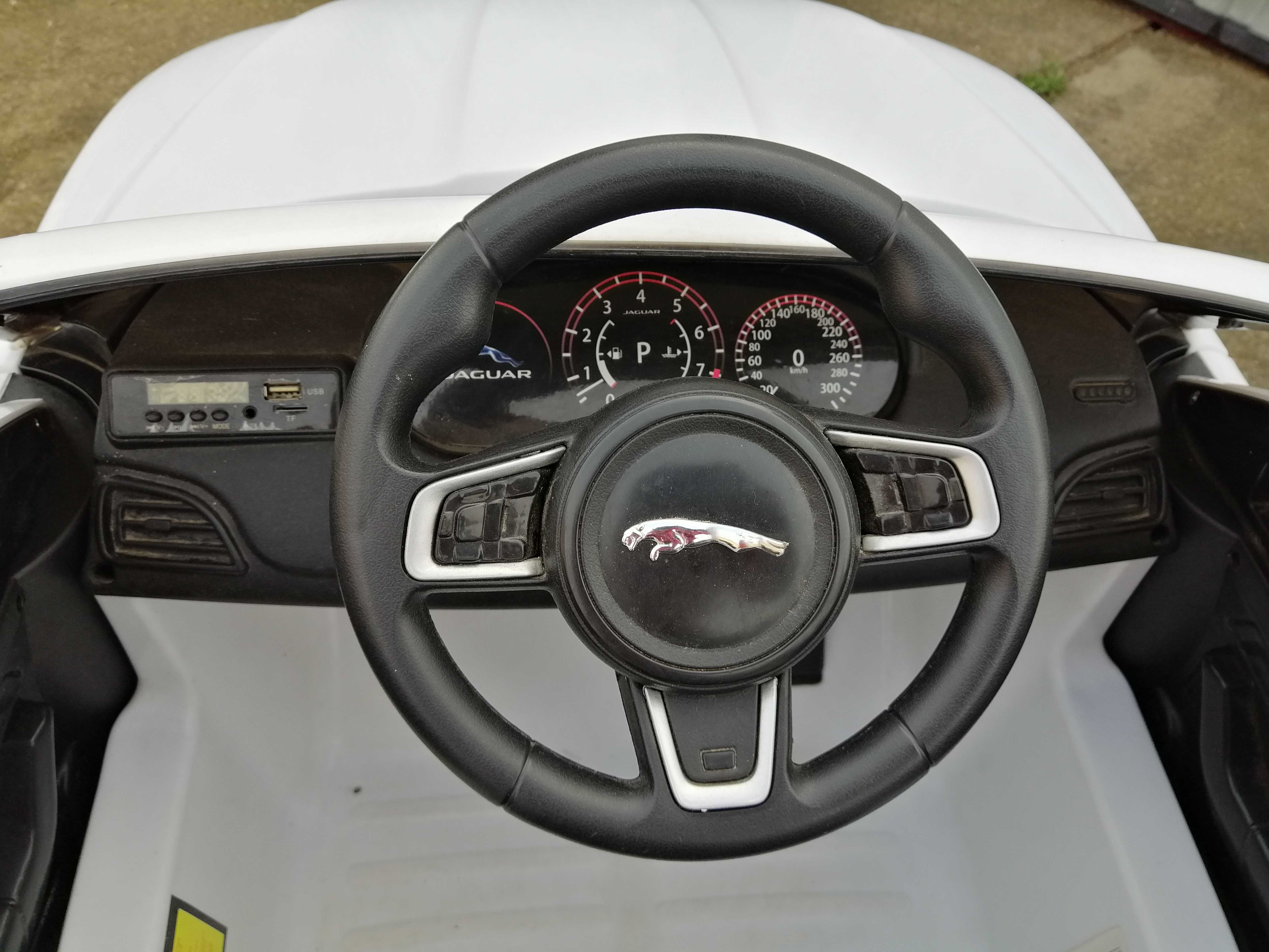 Autko na akumulator dla dzieci Jaguar F-Pace
