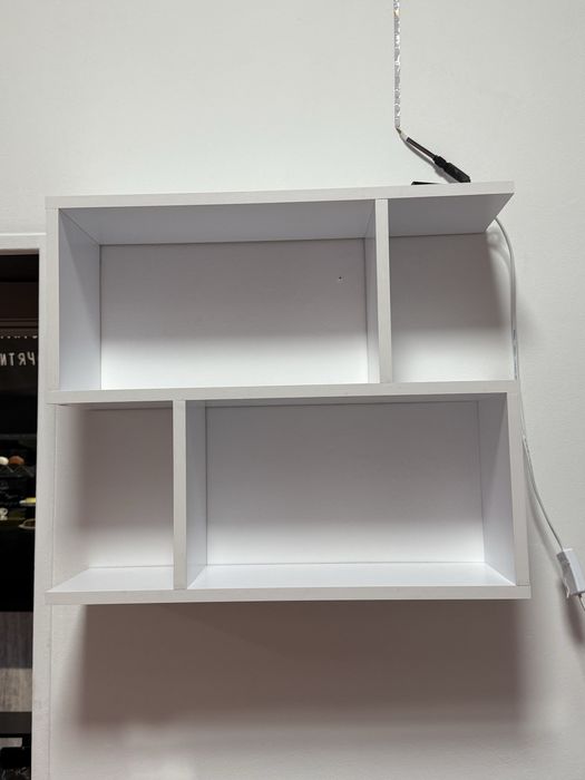 Поличка для книг