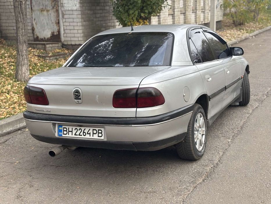 Продам опель омега б срочно