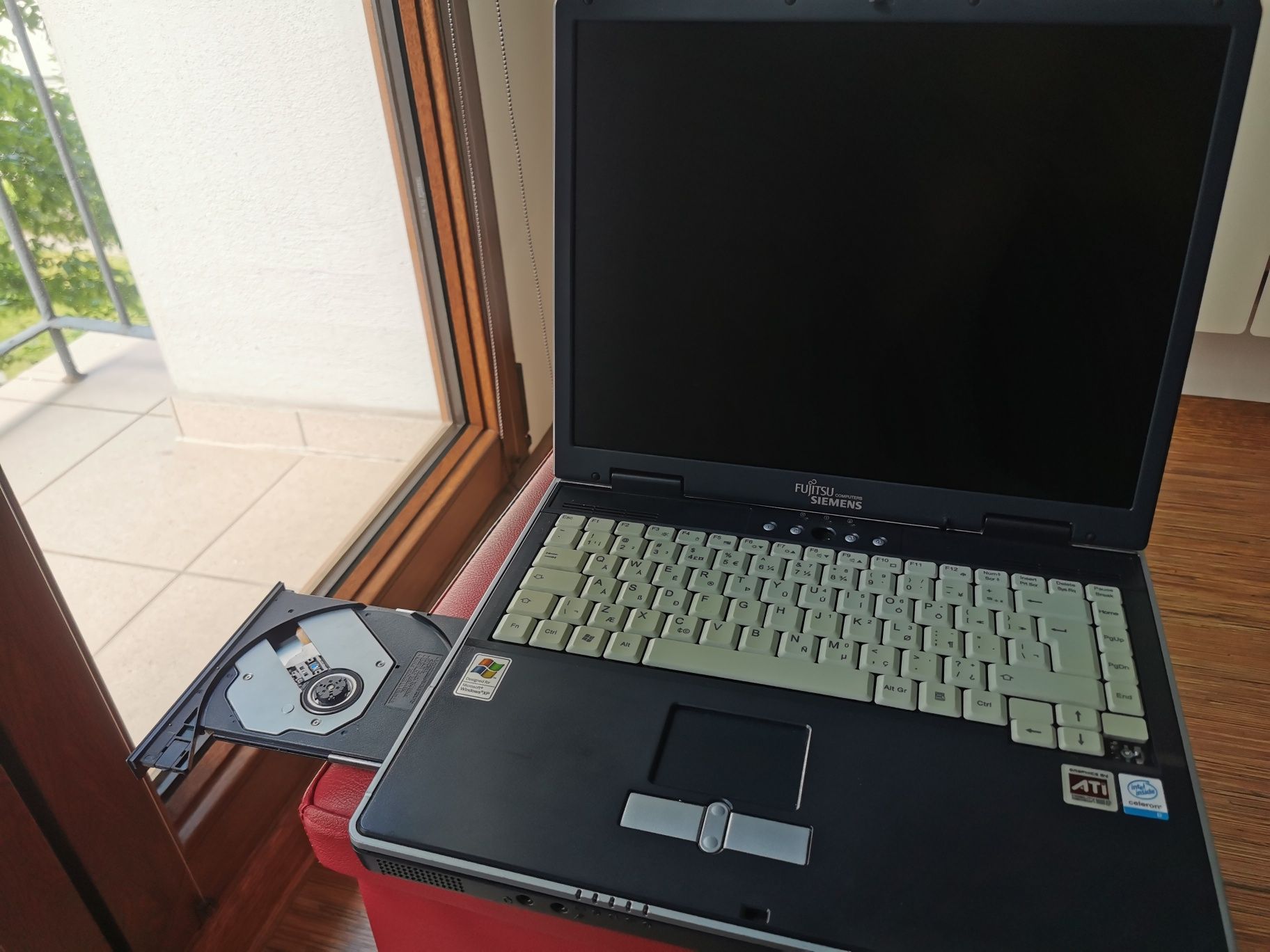 Laptop Fujitsu Siemens Amilo Pro v7010-uszkodzony