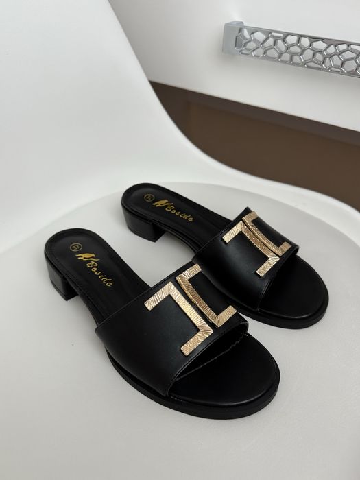 Жіночі чорні шльопки