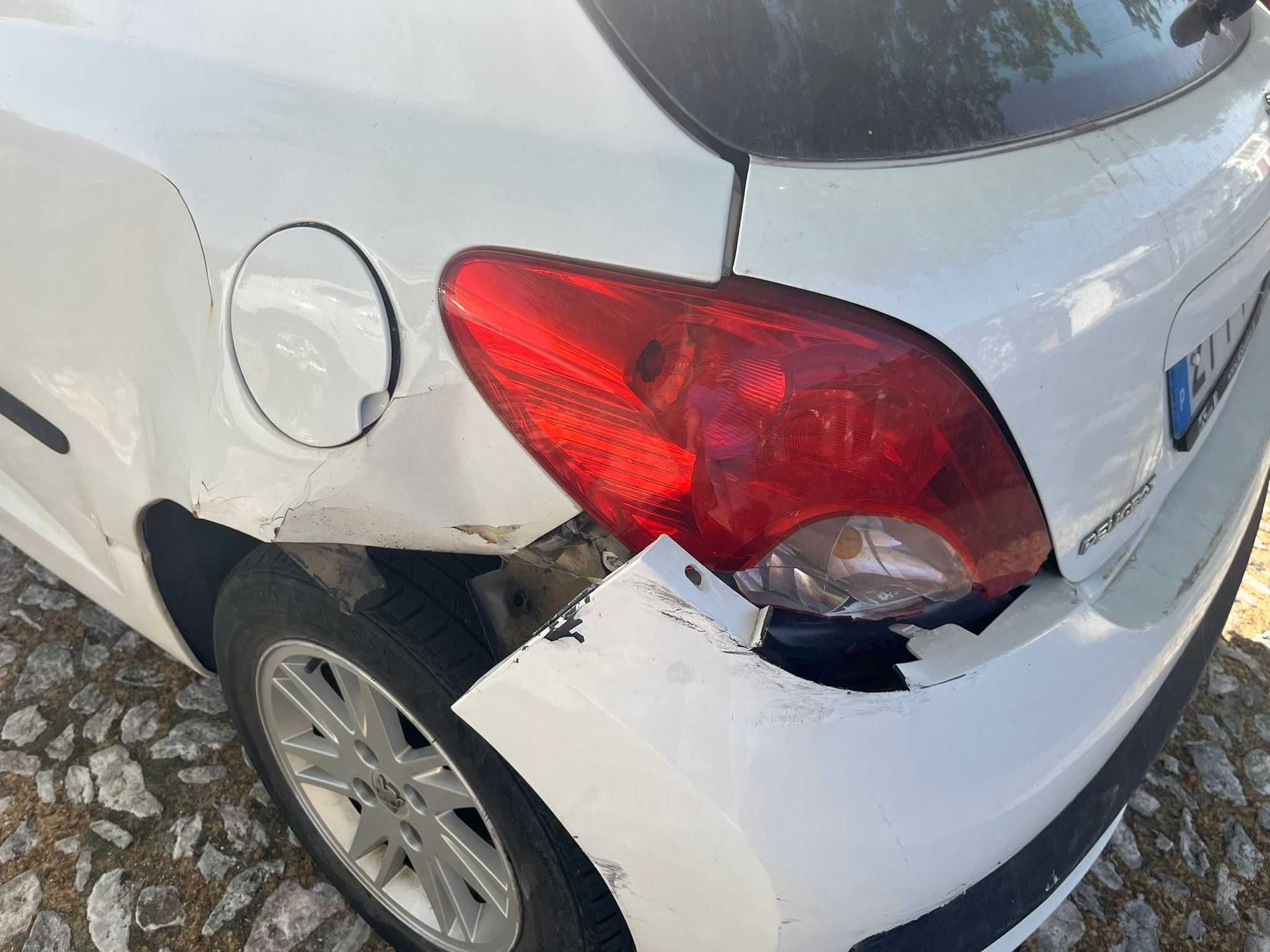 Peugeot 207 Acidentado