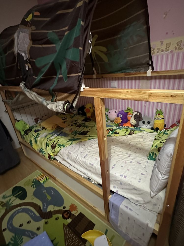 Vendo duas camas Ikea com colchao
