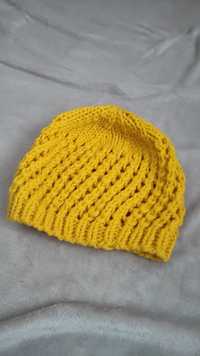 Miękka delikatna czapka jesienna zimowa piękna złota żółta musztardowa