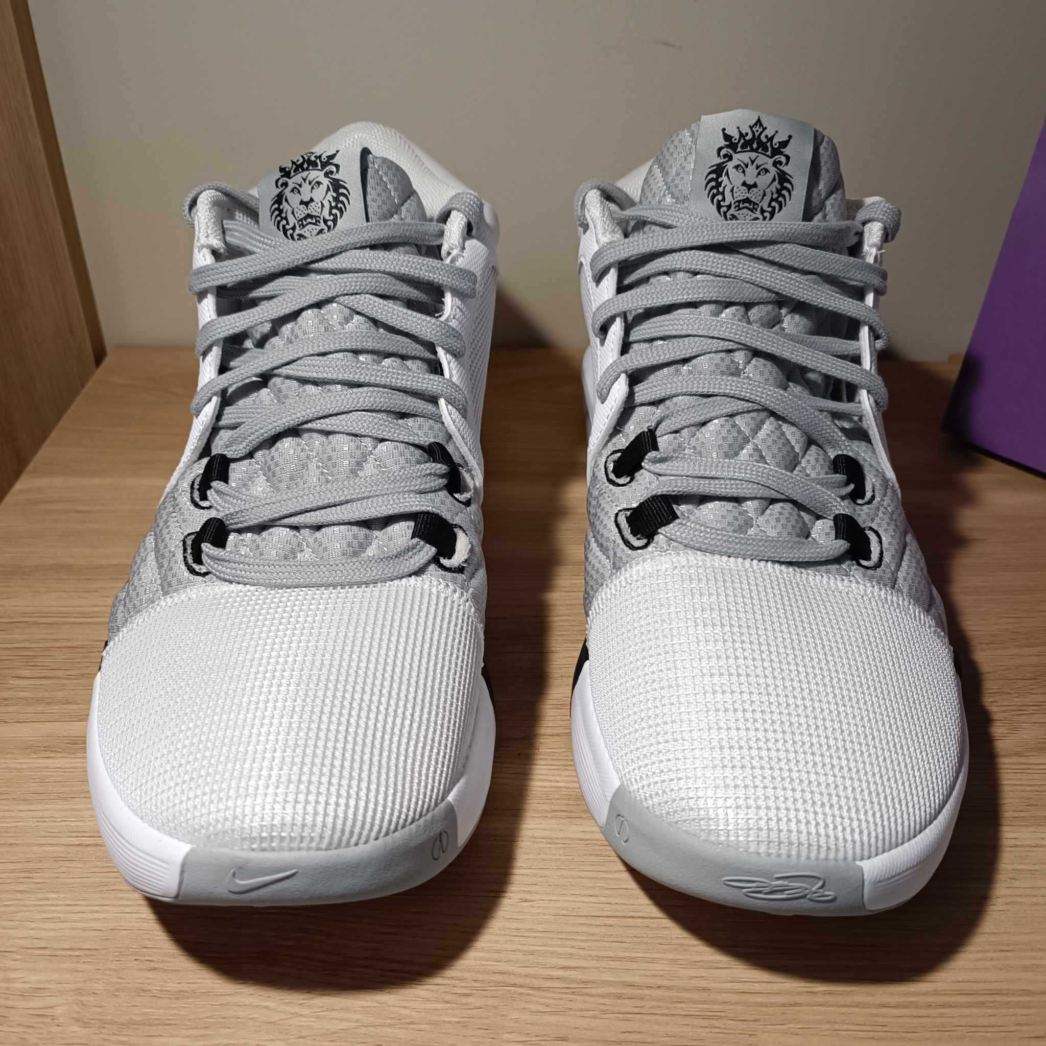 Nike LeBron Witness VIII r. 45,5 (29,5 cm) White/Black-LT Smoke Grey