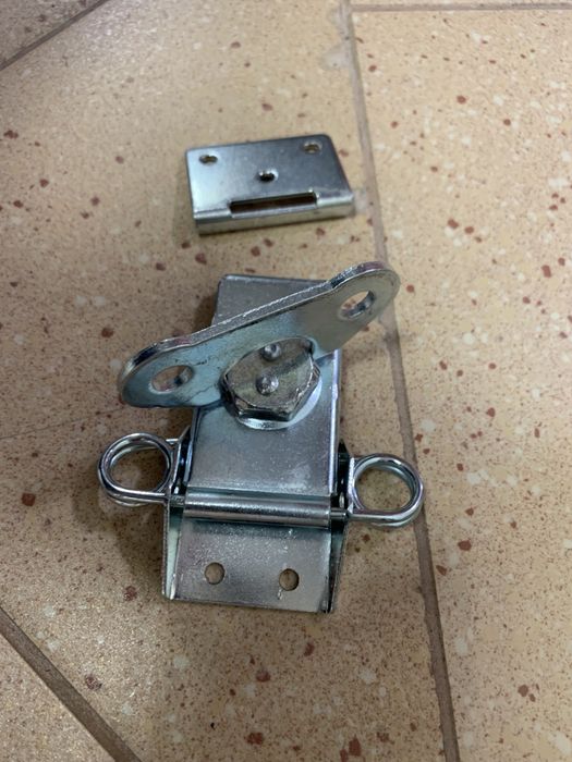 Zapięcia motylkowe - jak nowe!